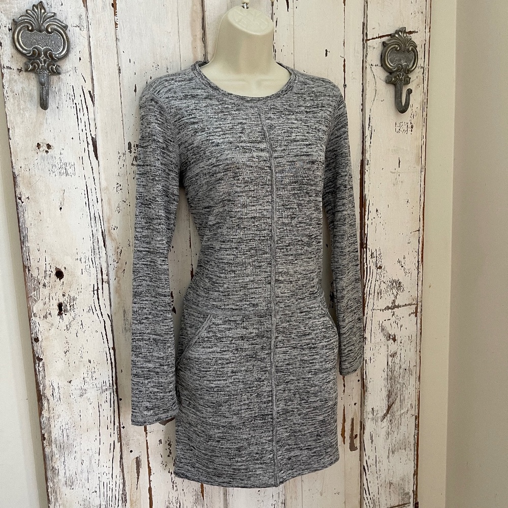 Athleta Destiny Techie XS Womans Gray Knit Pocketed Casual Tunic Sweater Dress